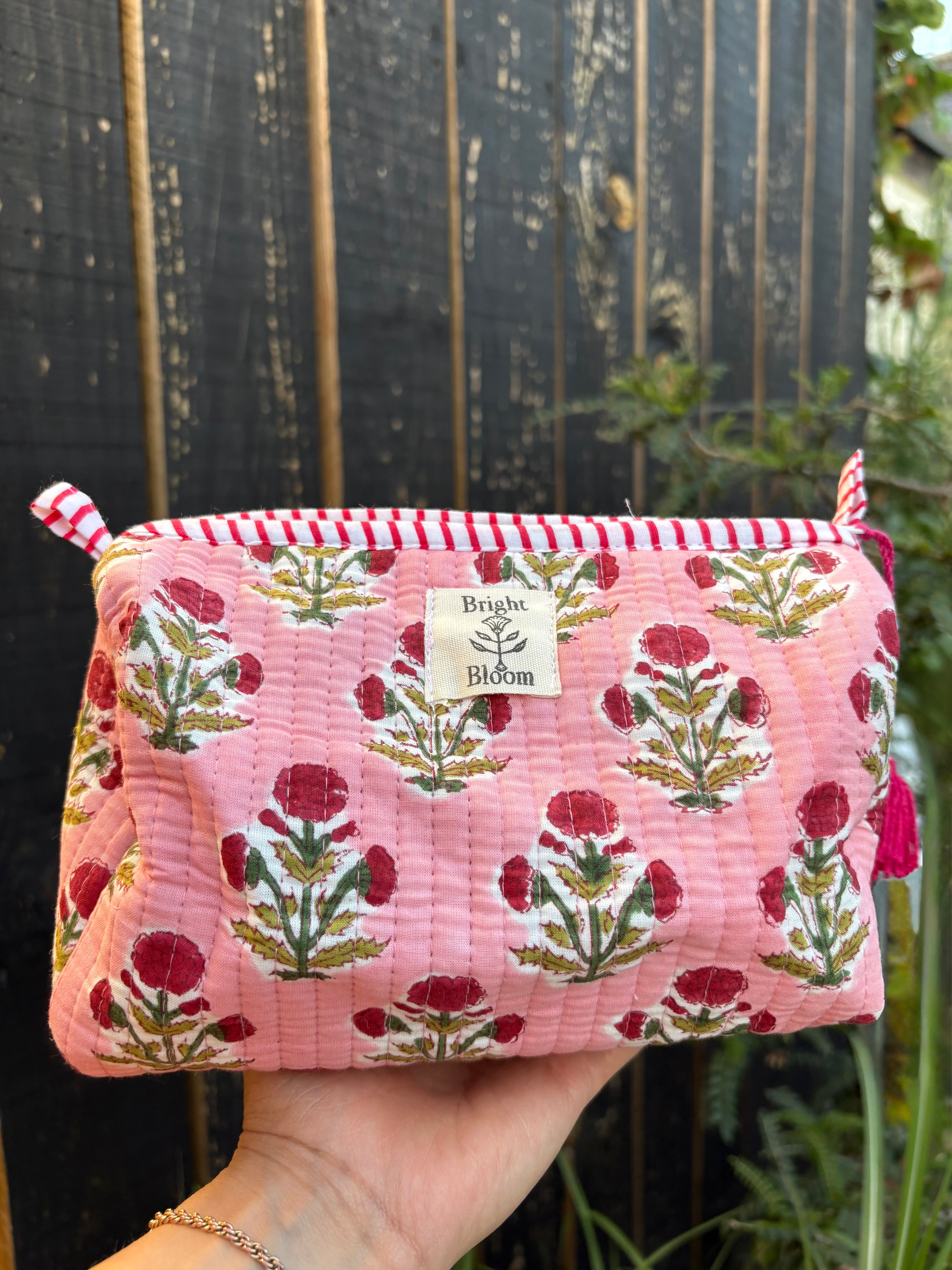 Small Wash Bag - Strawberry Feild