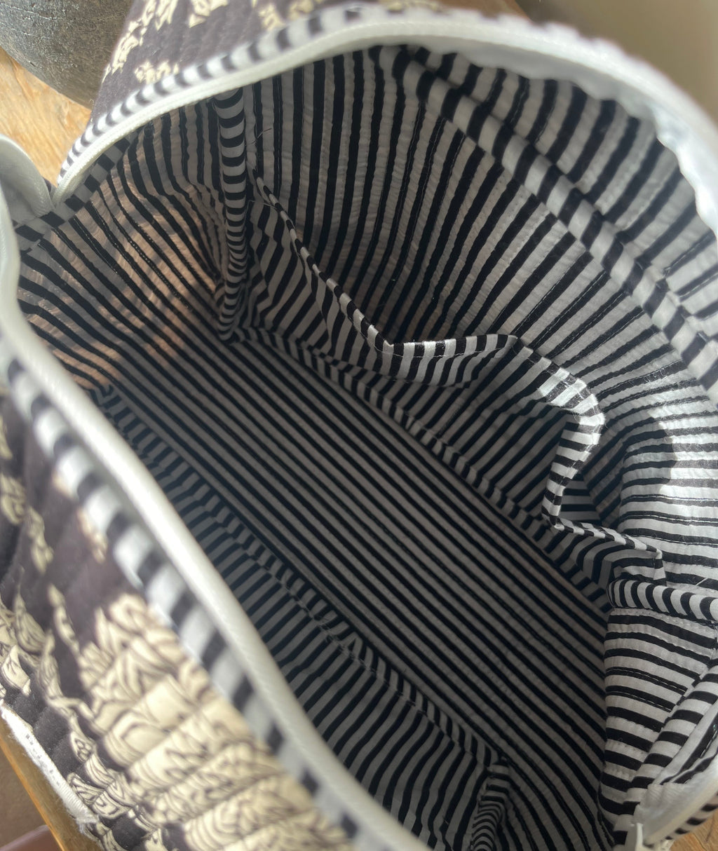 Scallop Wash Bag - Midnight Oud