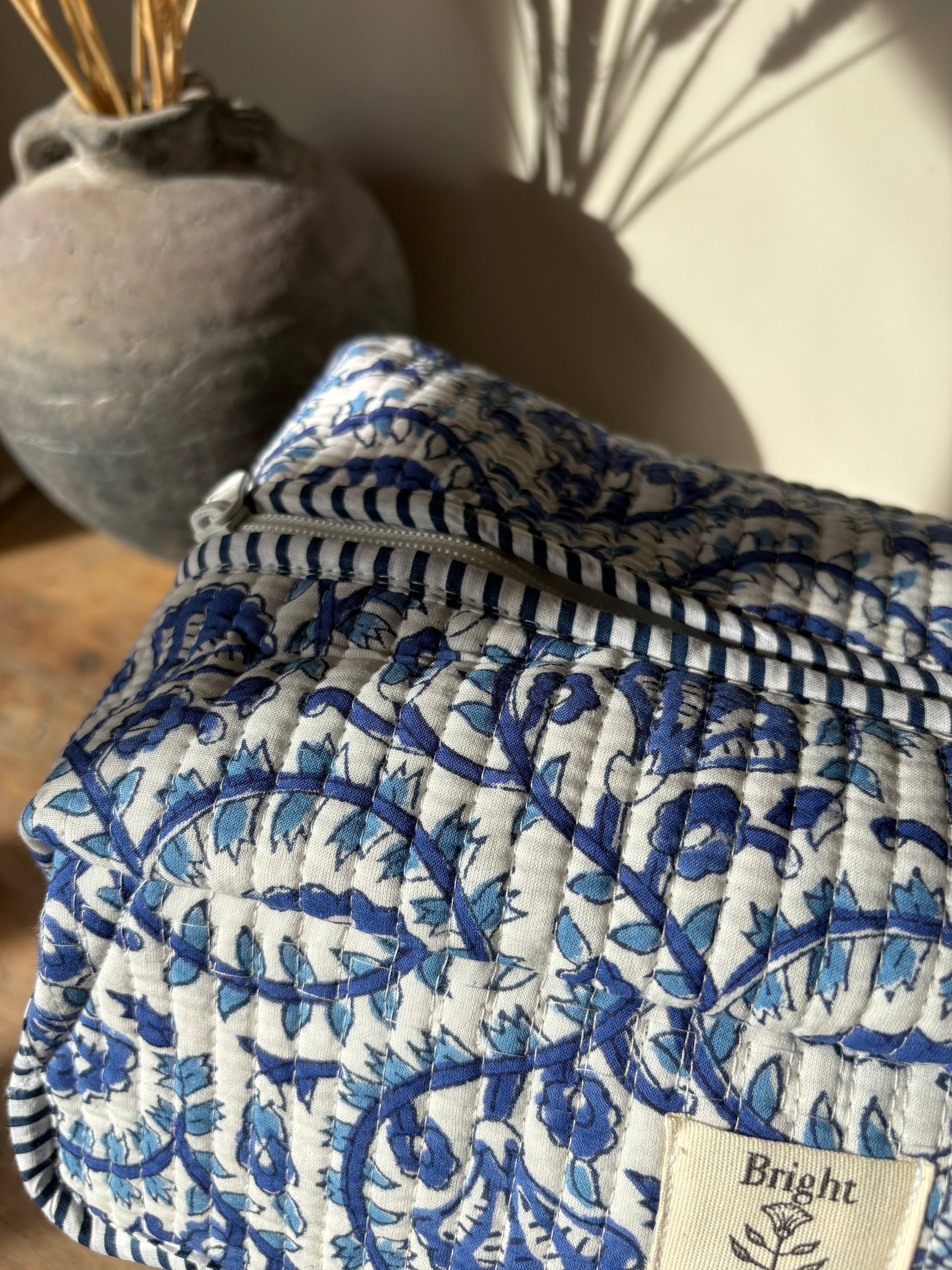 Large Wash Bag - Blue Vine