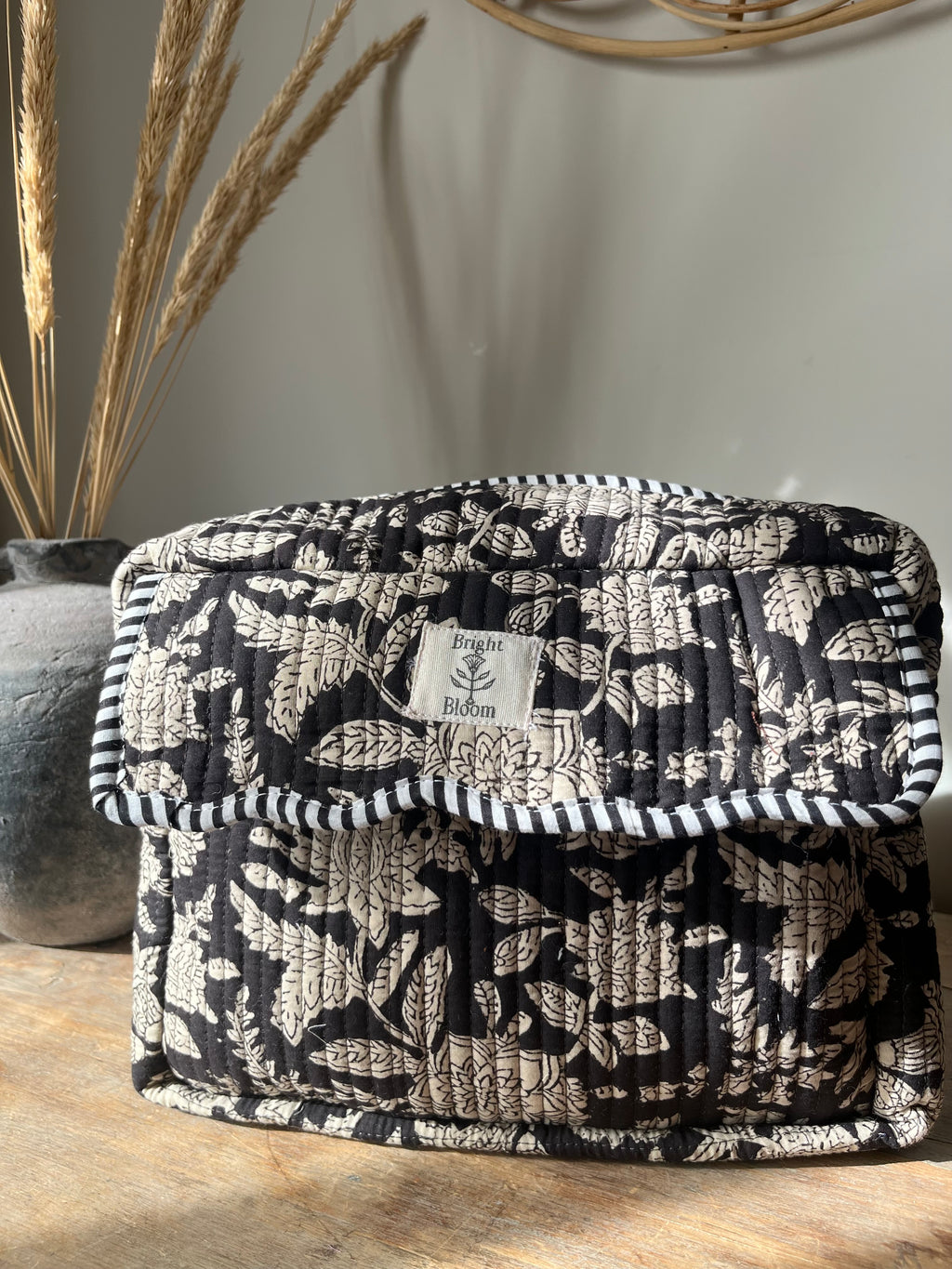 Scallop Wash Bag - Midnight Oud