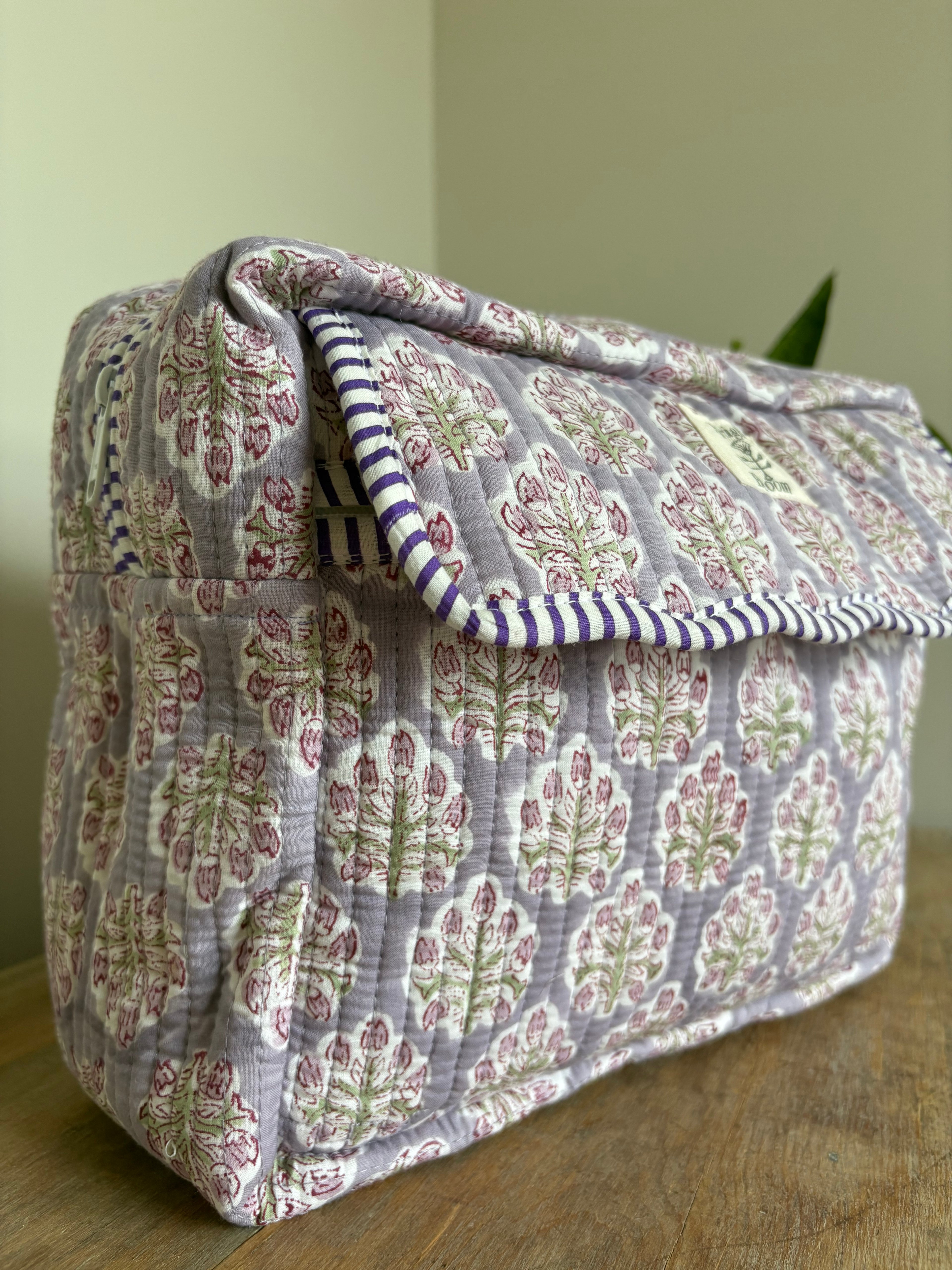 Scallop Wash Bag - Violet