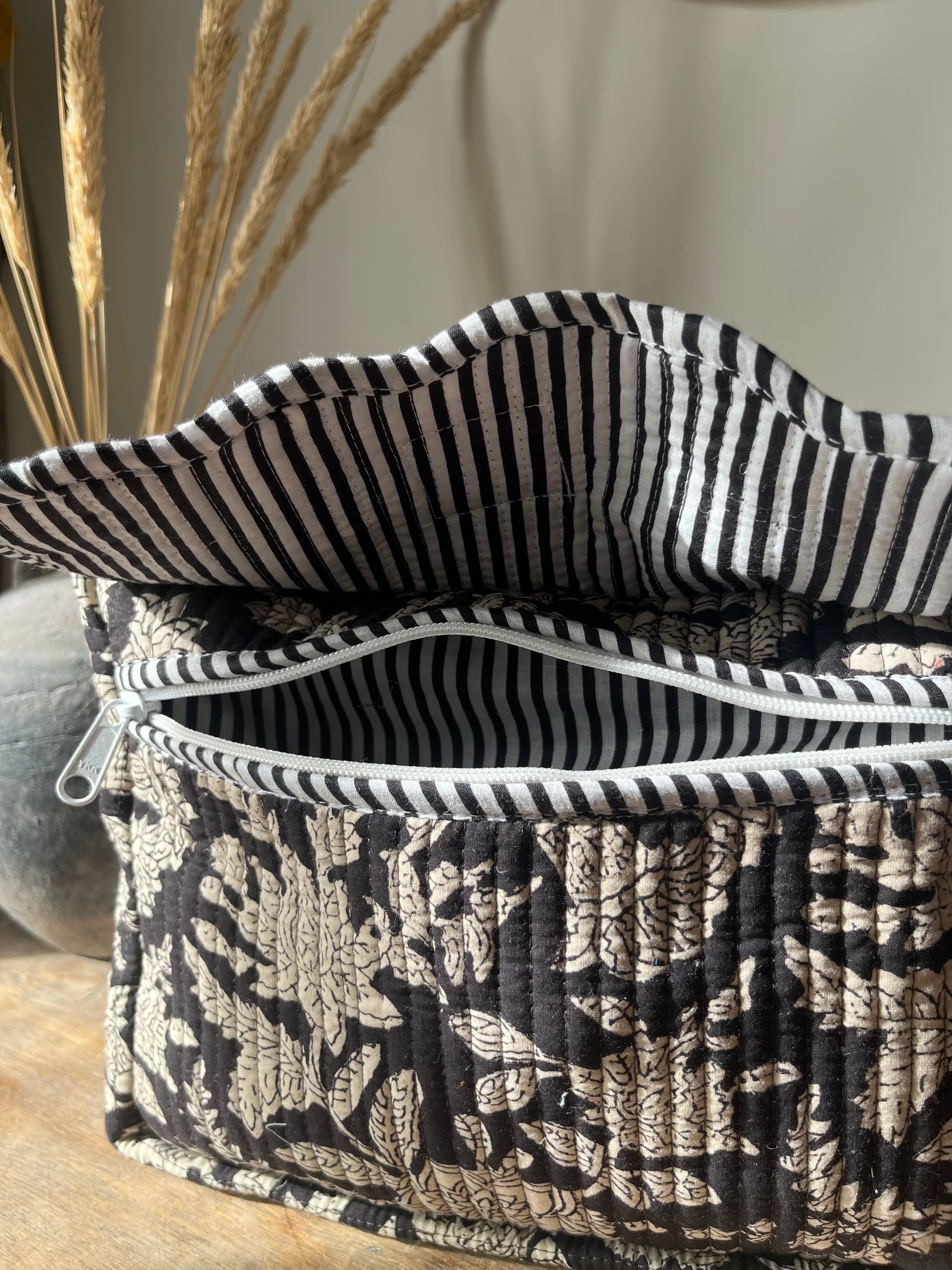Scallop Wash Bag - Midnight Oud