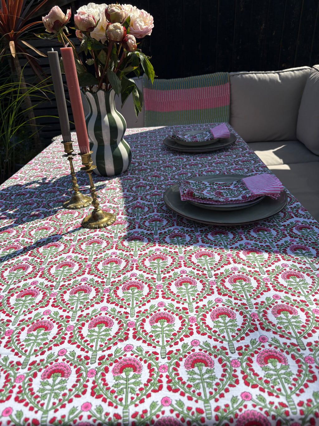 6 seater table cloth - Midsummer Bloom